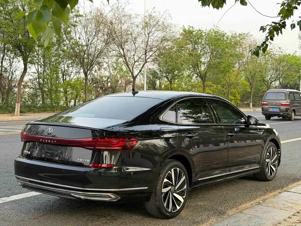 Passat 2021 330TSI Deluxe Edition купить на сайте DeffCars