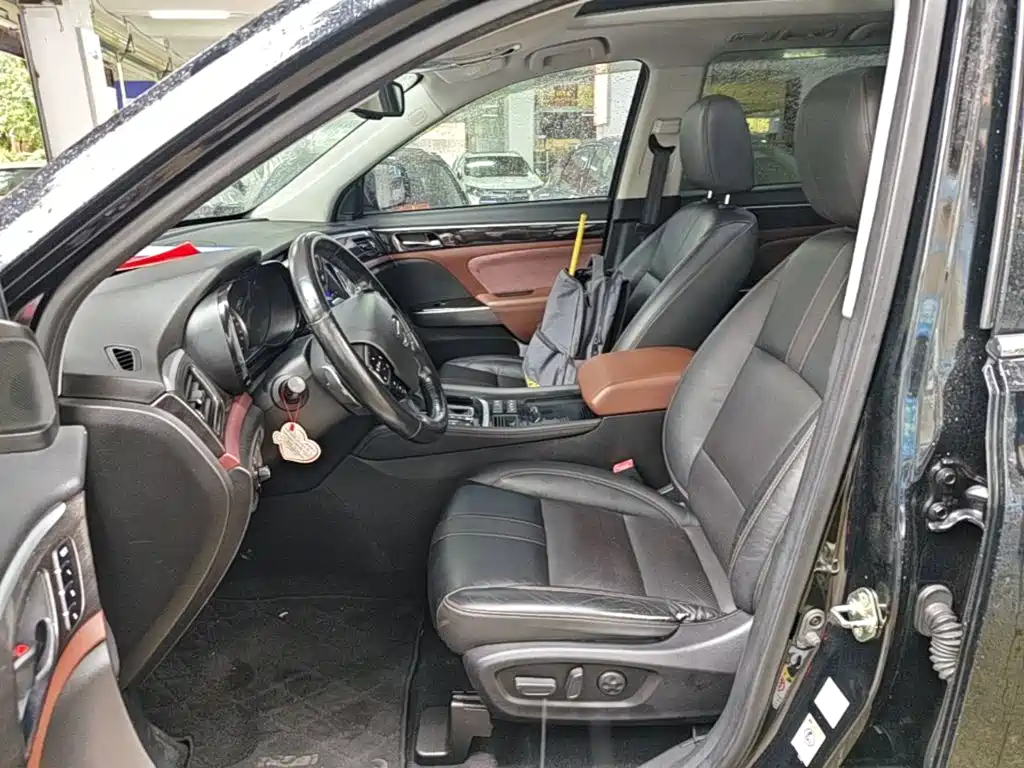 Trumpchi GS8 2017 320T 2WD Deluxe Wisdom Connected Edition (Seven Seater) купить на сайте DeffCars