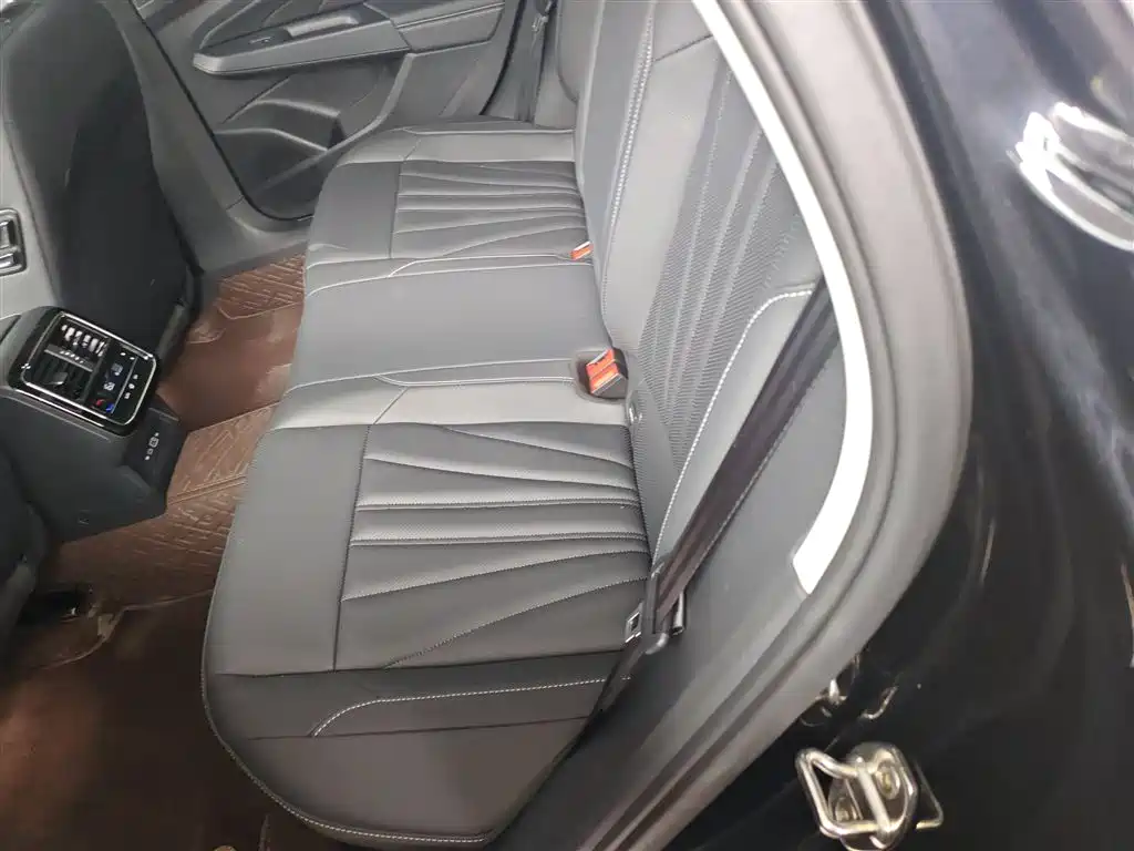 Passat 2025 Outstanding Model 380TSI Dragon Edition купить на сайте DeffCars