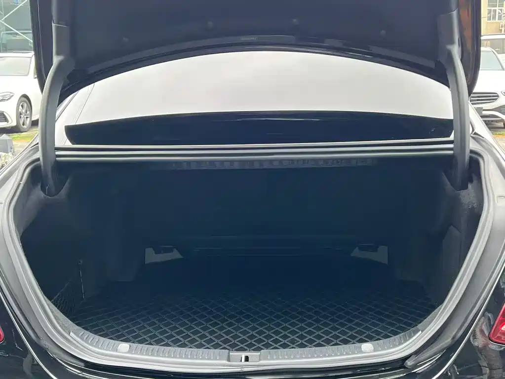 Mercedes-Benz E-Class 2018 facelift E 200 L sporty купить на сайте DeffCars