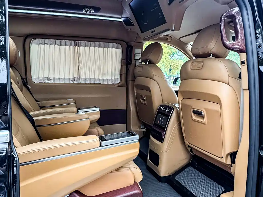 Mercedes-Benz V-Class 2022 V 260 L Long Wheelbase Luxury Edition купить на сайте DeffCars