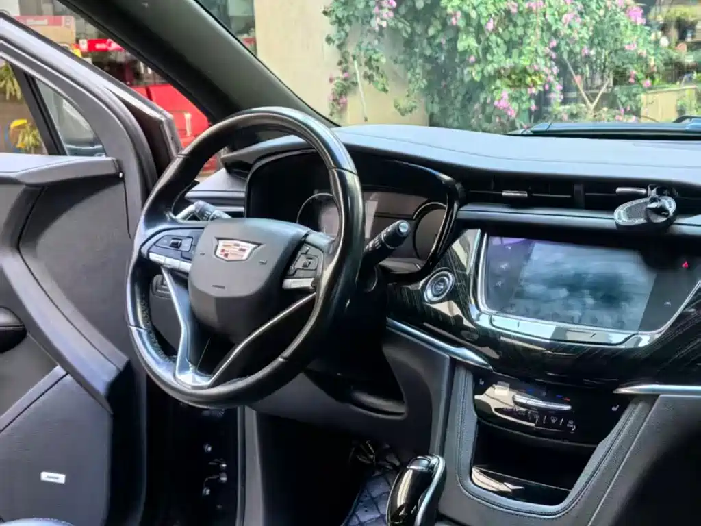 Cadillac XT6 2020 28T six-seat luxury model купить на сайте DeffCars