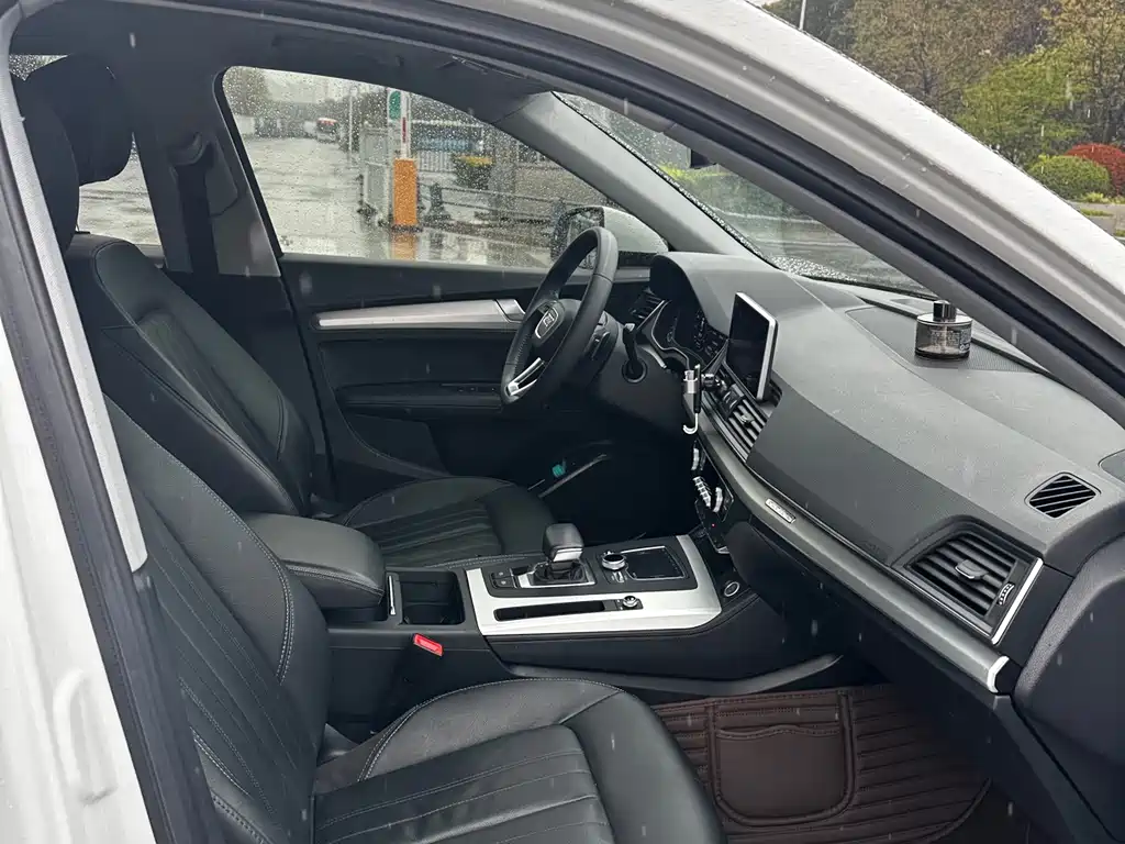 Audi Q5L 2020 40 TFSI enjoys fashionable style купить на сайте DeffCars