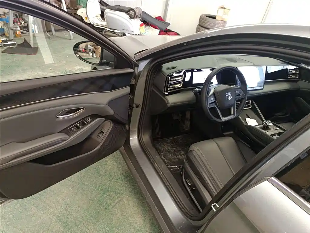 Qin L 2025 DM-i Smart Driving Edition 80KM Transcendent Type купить на сайте DeffCars
