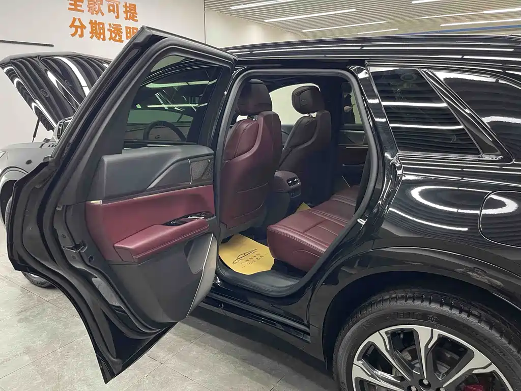 Cadillac XT5 2025 2.0T Platinum model купить на сайте DeffCars