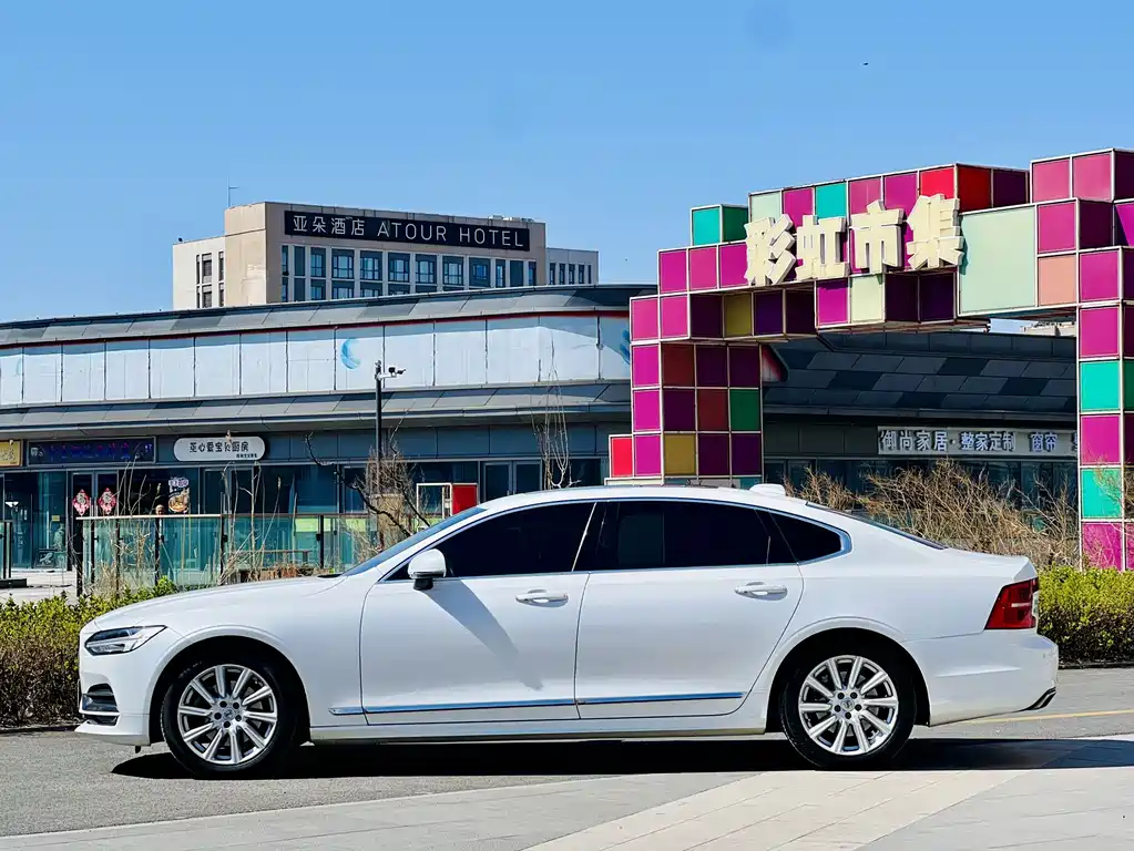 Volvo S90 2020 T5 Zhiyi Luxury Edition купить на сайте DeffCars