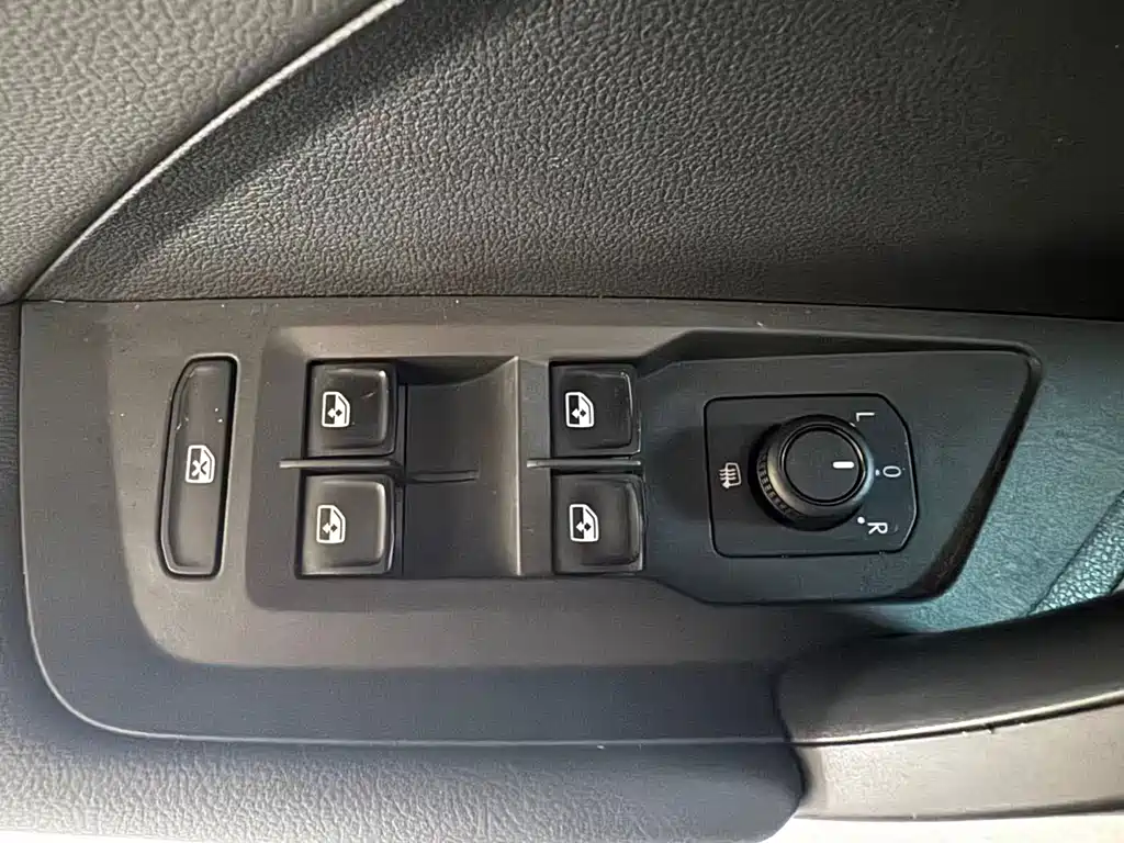 Tharu 2022 280TSI 2WD Deluxe Edition купить на сайте DeffCars