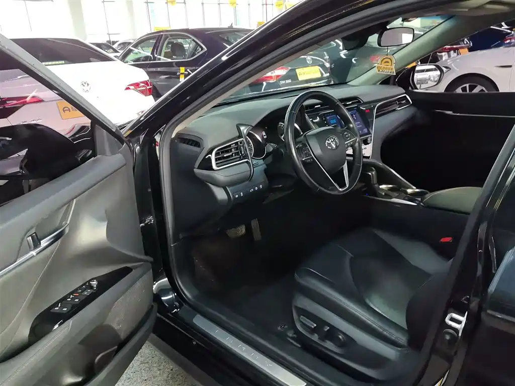 Camry 2018 2.0G Deluxe Edition купить на сайте DeffCars