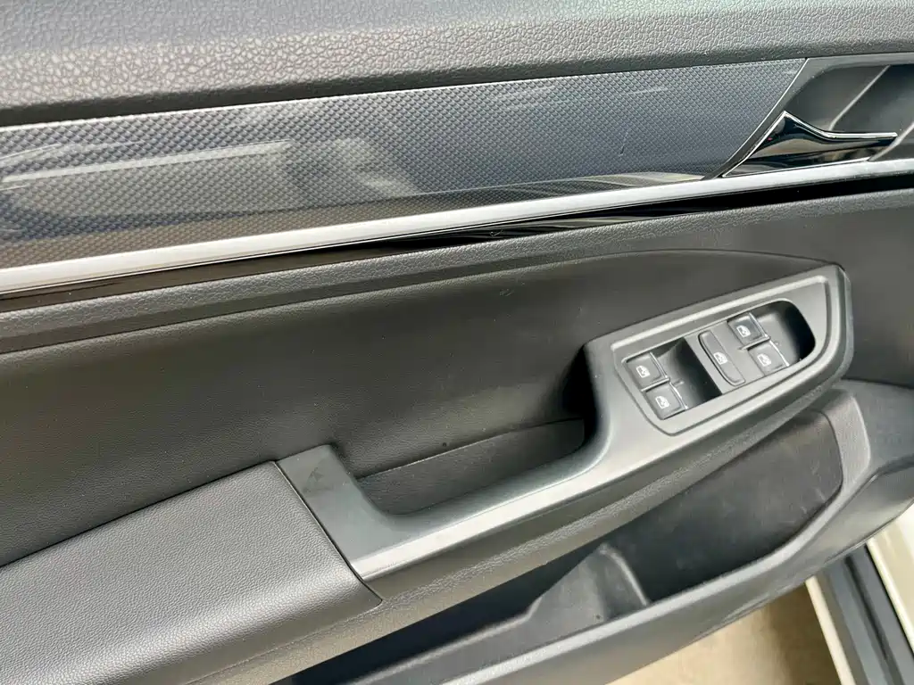 C-TREK Weiling 2018 230TSI DSG comfort model купить на сайте DeffCars