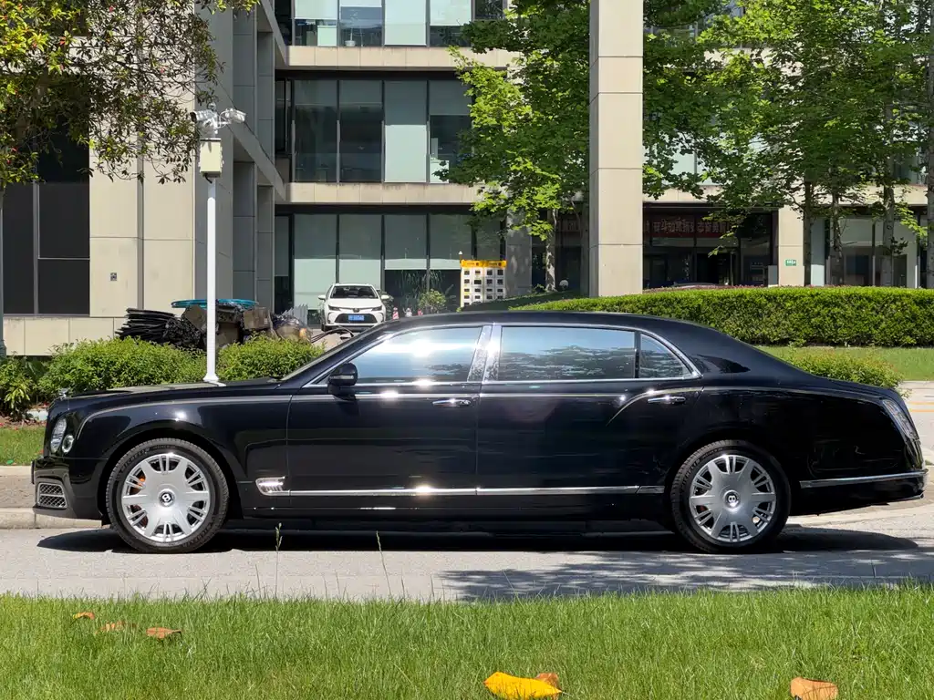 Mulsanne 2017 6.8T long wheelbase version купить на сайте DeffCars