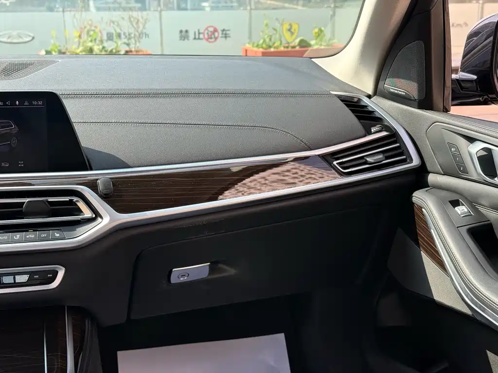BMW X7 2019 xDrive40i Leading Luxury Package купить на сайте DeffCars
