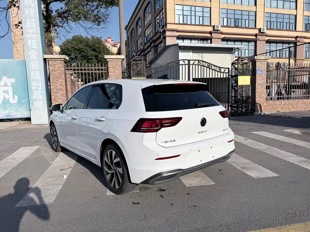 Golf 2025 300TSI купить на сайте DeffCars