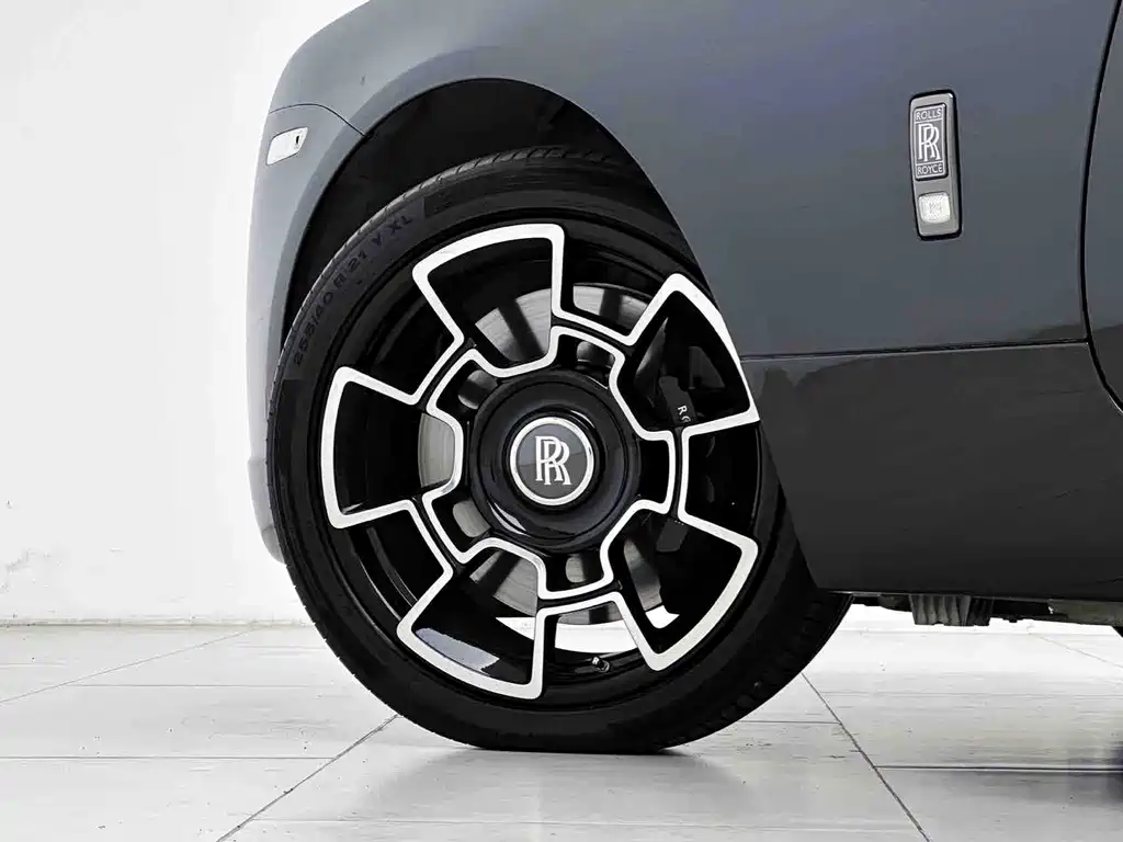 Phantom 2018 6.6T Black Badge купить на сайте DeffCars