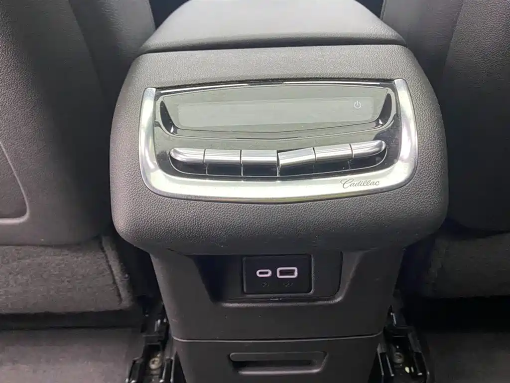 Cadillac XT6 2021 2.0T seven-seat four-wheel drive stylish model купить на сайте DeffCars