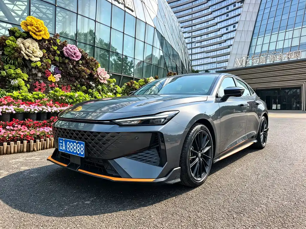 Changan UNI-V 2024 1.5T exclusive model купить на сайте DeffCars