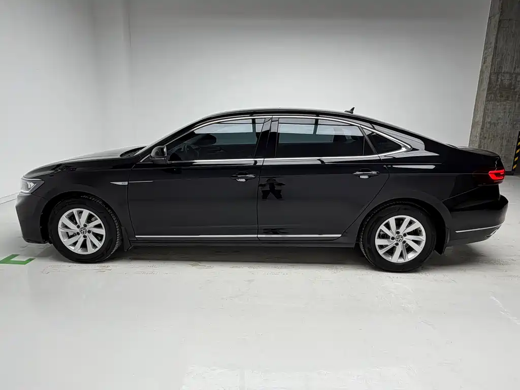 Passat Plug-in Hybrid 2022 430PHEV Hybrid Business Edition купить на сайте DeffCars