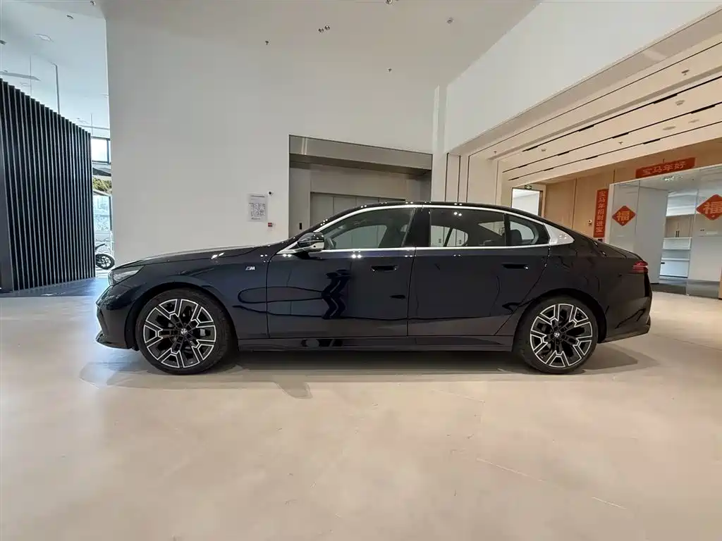 BMW 5 Series 2025 530Li Exclusive M Sports Package купить на сайте DeffCars