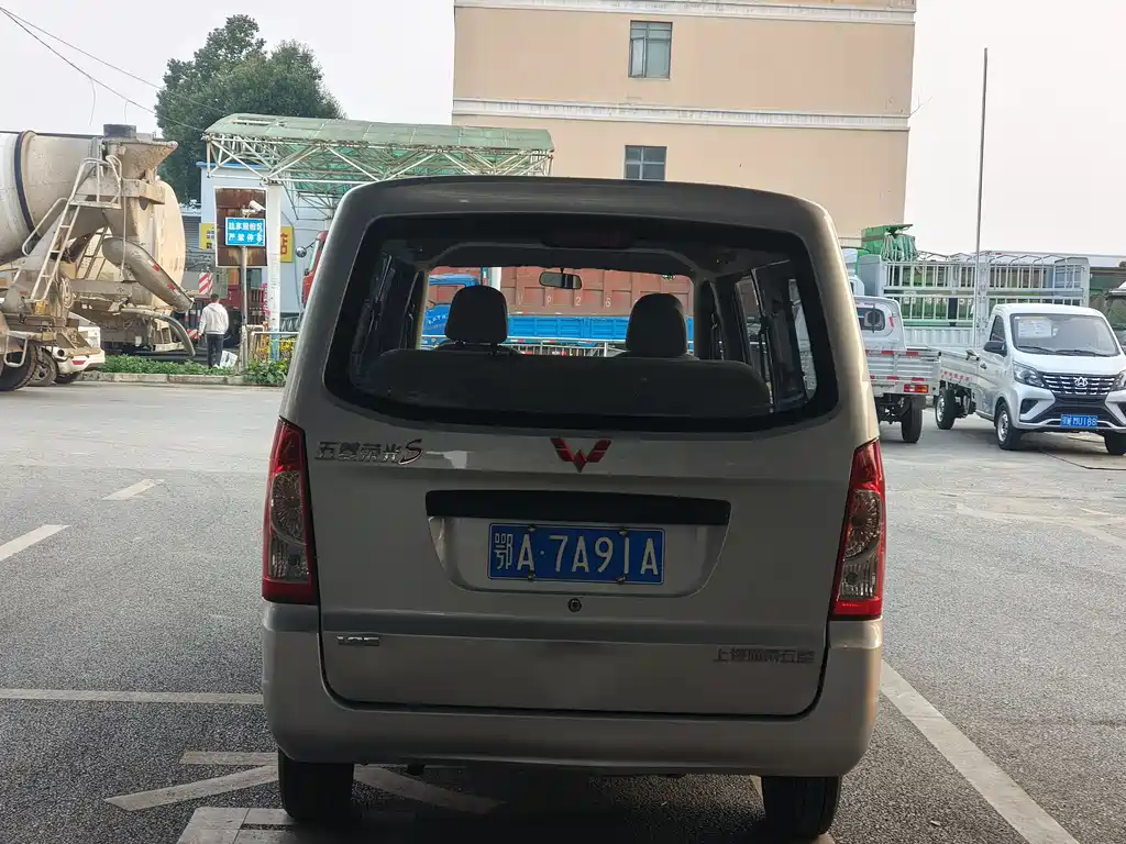 Wuling Rongguang S 2021 1.2L standard air-conditioned version 5-seat LSI купить на сайте DeffCars