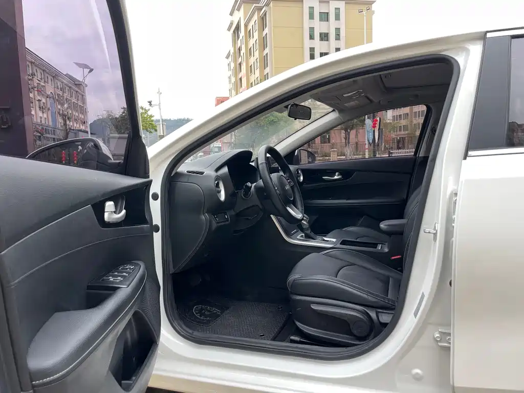 Kia K3 2021 facelift 1.5L CVT fashion version купить на сайте DeffCars