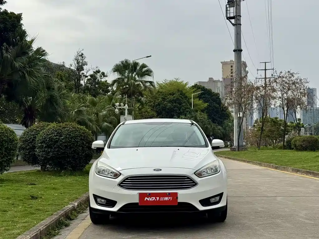 Focus 2018 sedan classic 1.6L automatic stylish smart mobility version купить на сайте DeffCars