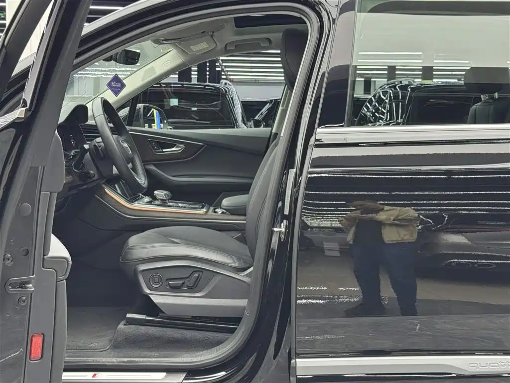 Audi Q7 2023 55 TFSI quattro S line sports купить на сайте DeffCars