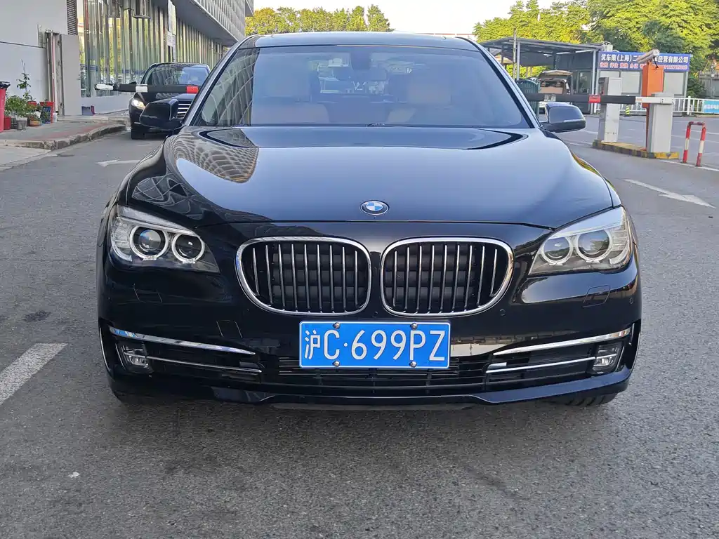 BMW 7 Series 2013 730Li Luxury купить на сайте DeffCars