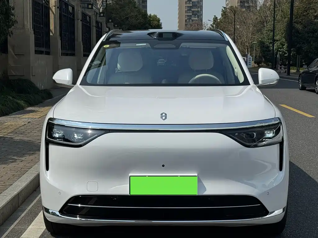 Wenjie M8 2025 extended range Ultra version 53.4kWh 6-seater version купить на сайте DeffCars