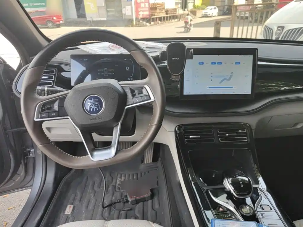 Qin PLUS 2024 Honor Edition DM-i 55KM Leading Type купить на сайте DeffCars