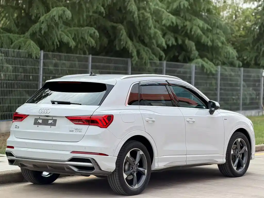 Audi Q3 2023 35 TFSI Fashionable and Dynamic (1.5T) купить на сайте DeffCars
