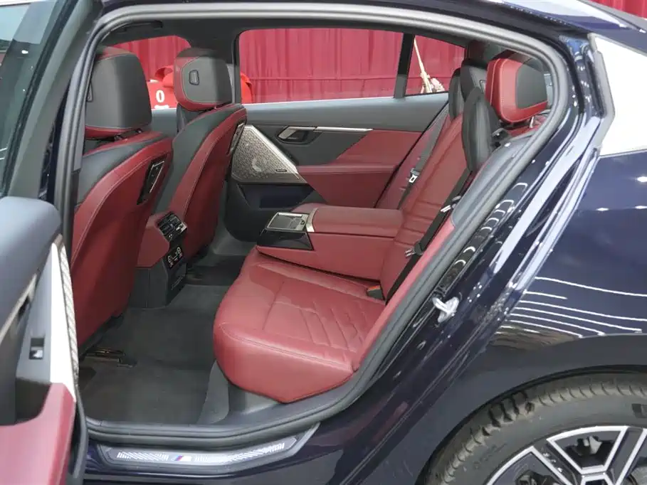BMW 5 Series 2025 530Li Exclusive M Sports Package купить на сайте DeffCars