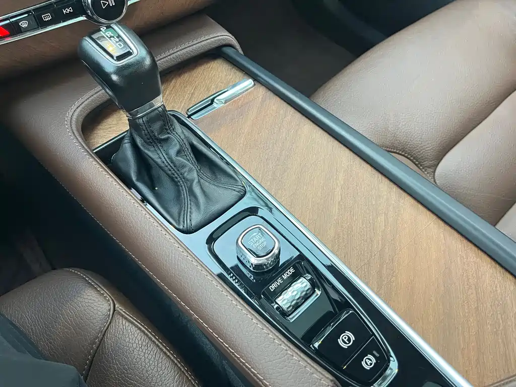 Volvo XC90 2020 T6 Zhiyi Luxury Edition 7 seats купить на сайте DeffCars