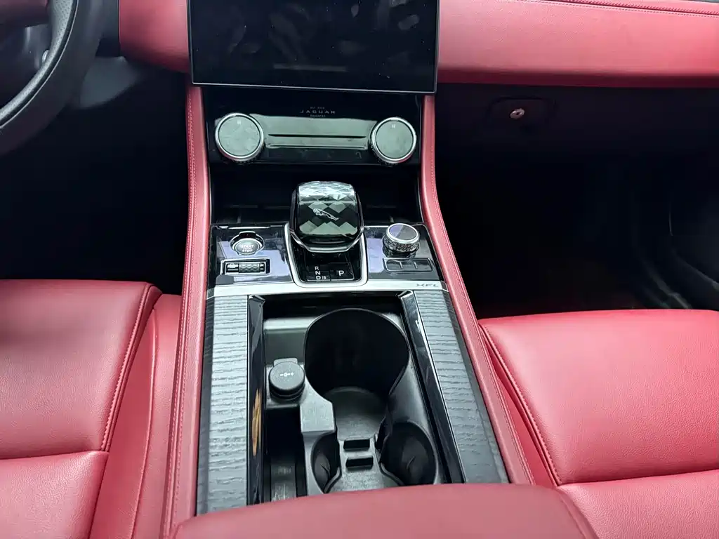 Jaguar XFL 2023 XFL 2.0T P250 two-wheel drive elite sports version купить на сайте DeffCars