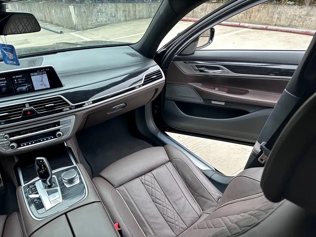 BMW 7 Series 2018 740Li Leading M Sports Package купить на сайте DeffCars