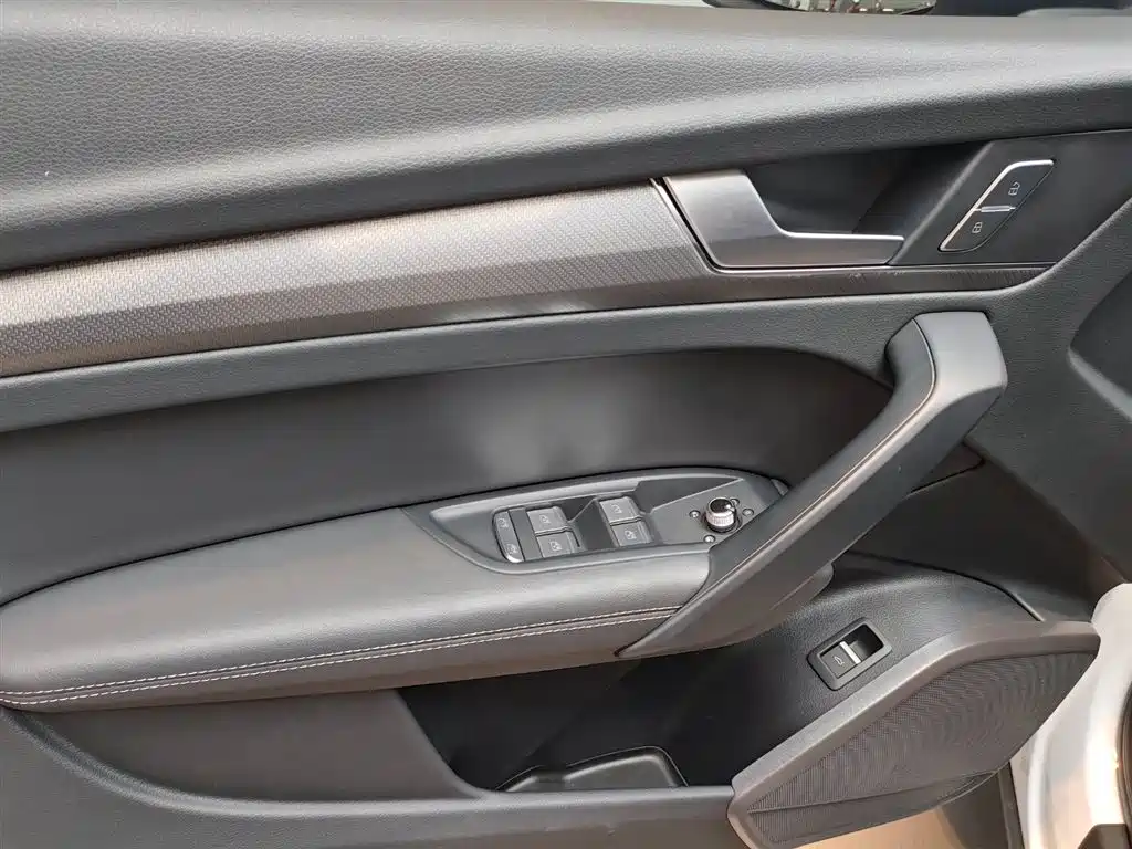 Audi Q5L 2024 40 TFSI luxury and dynamic model купить на сайте DeffCars