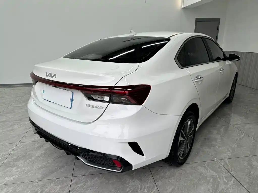 Kia K3 2023 1.5L CVT Deluxe Edition купить на сайте DeffCars