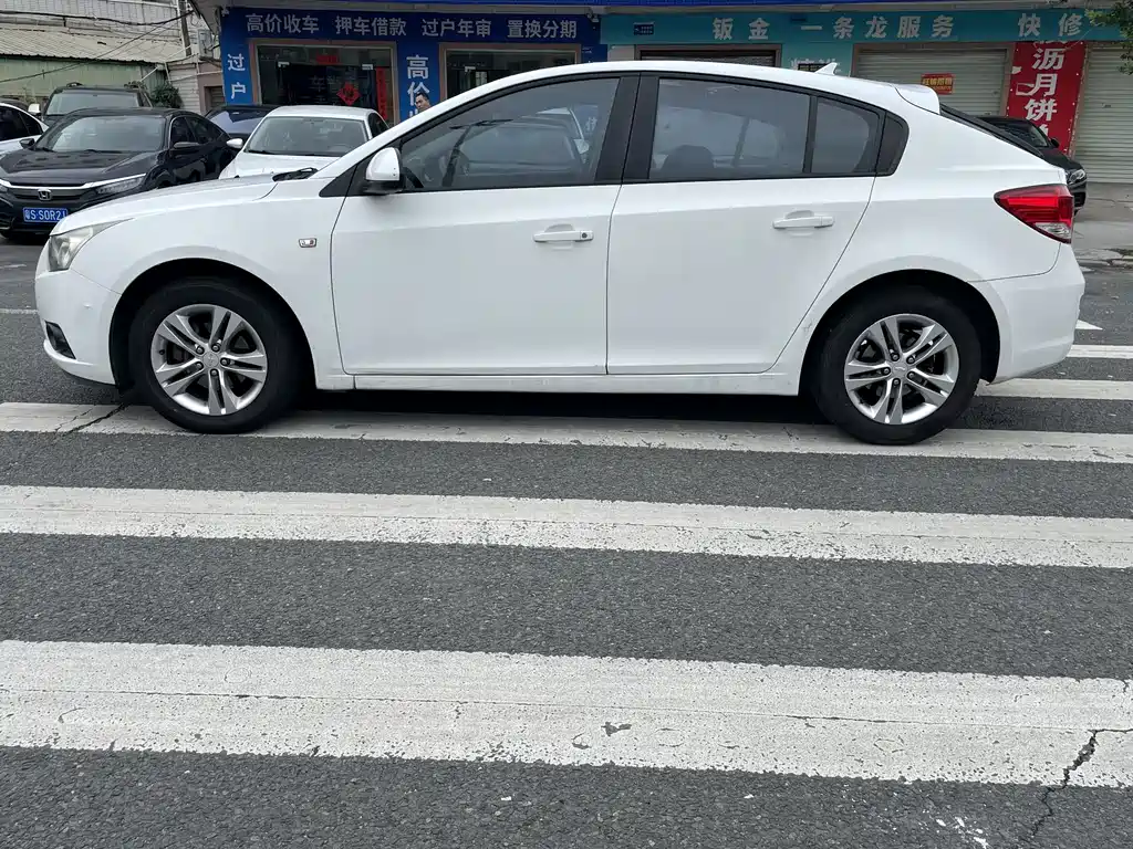 Cruze 2013 hatchback 1.6L automatic luxury model купить на сайте DeffCars