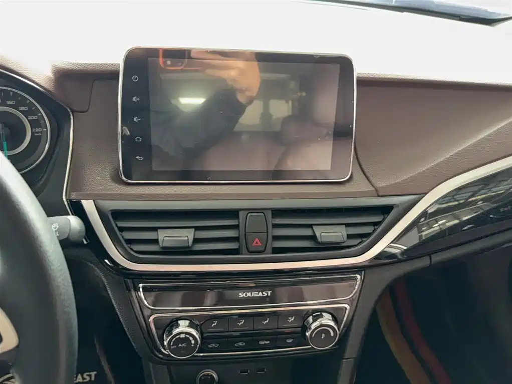 Southeast A5 Wing Dance 2019 1.5L Manual Premium Edition National V купить на сайте DeffCars