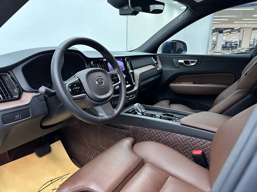 Volvo XC60 2024 B5 four-wheel drive Zhiyuan Deluxe Edition купить на сайте DeffCars