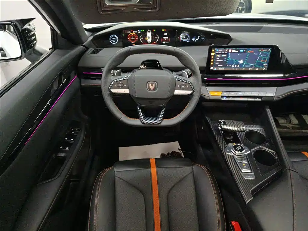 Changan UNI-V 2024 1.5T premium model купить на сайте DeffCars