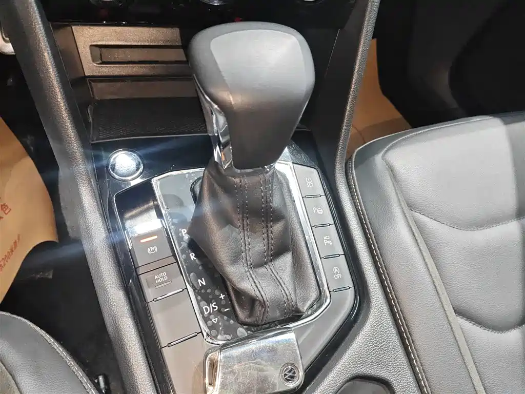 Tiguan L 2021 330TSI automatic two-wheel drive R-Line version купить на сайте DeffCars