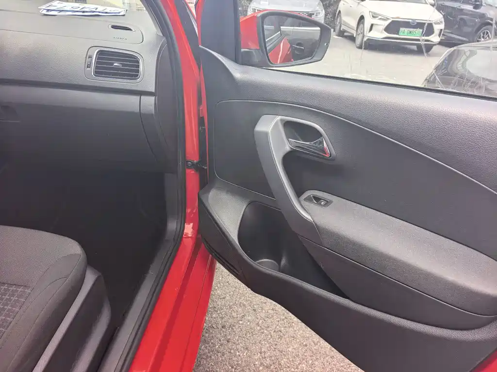 Polo 2016 1.6L automatic comfort model купить на сайте DeffCars