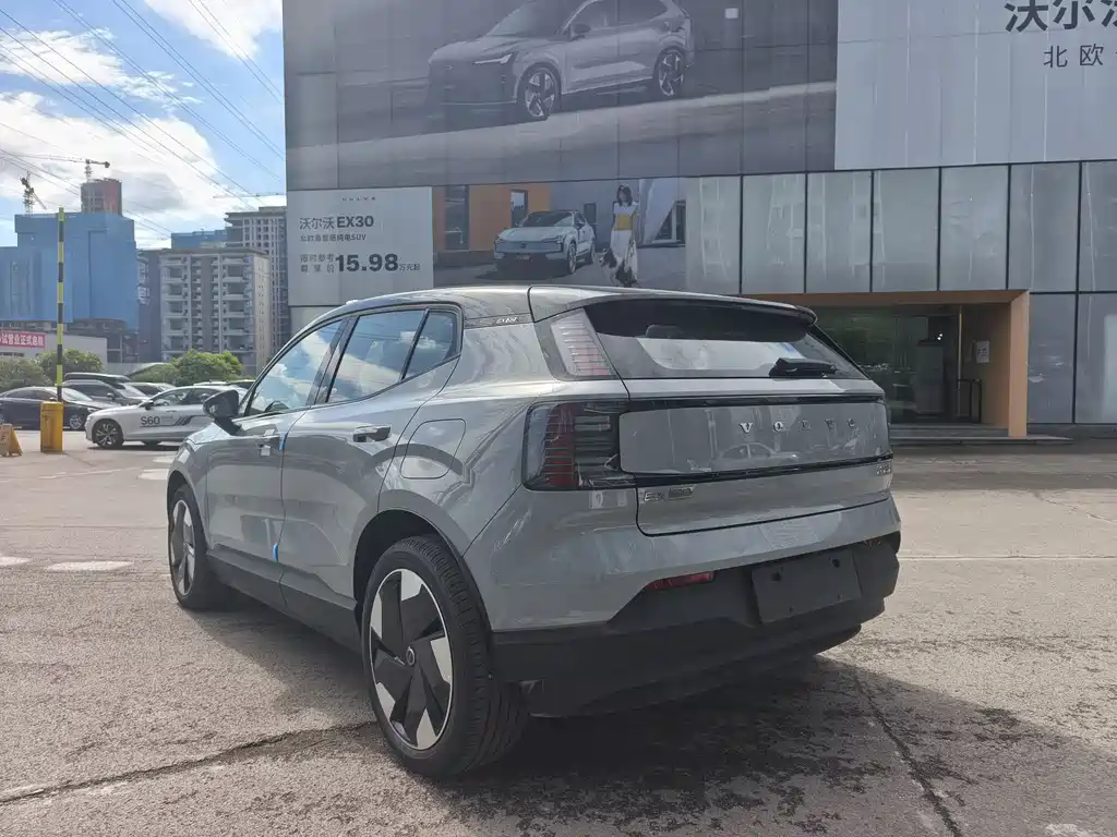 Volvo EX30 2025 rear drive long range version Plus купить на сайте DeffCars
