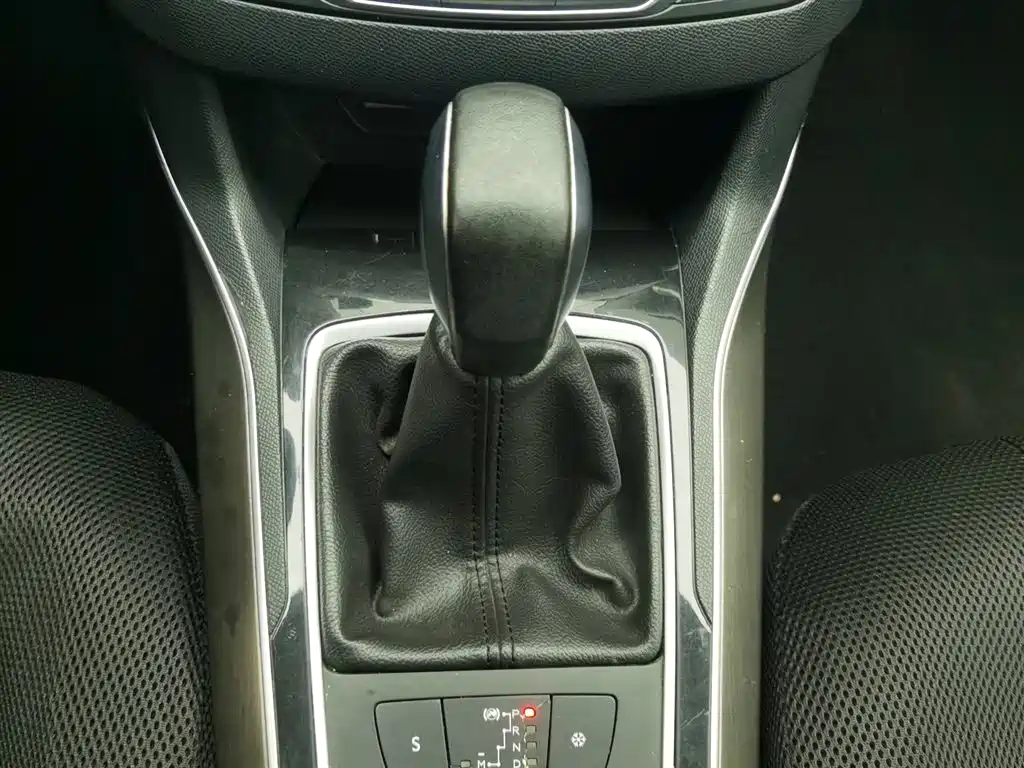 Peugeot 408 2015 1.2T automatic luxury version купить на сайте DeffCars