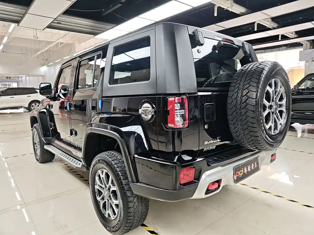 Beijing off-road BJ40 2023 2.0T automatic four-wheel drive city hunter version knight type купить на сайте DeffCars