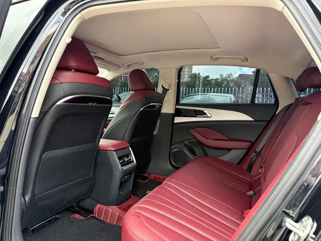 Red Flag Hongqi H5 2025 2.0T automatic black shadow version купить на сайте DeffCars