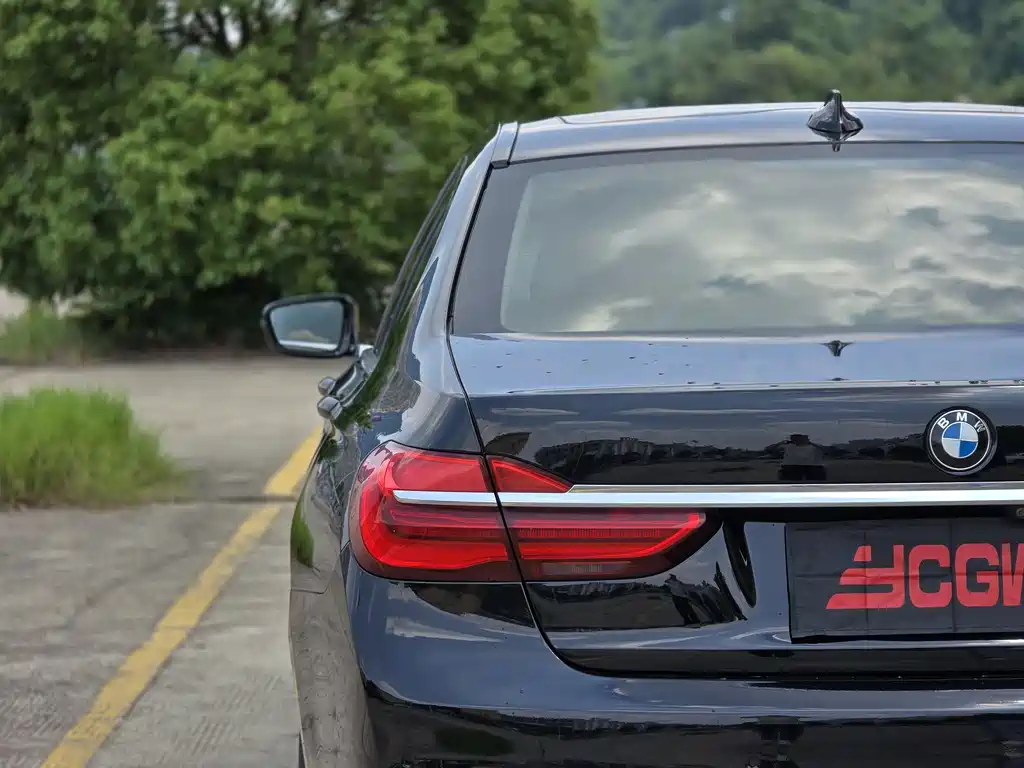 BMW 7 Series 2016 730Li Leading Model купить на сайте DeffCars