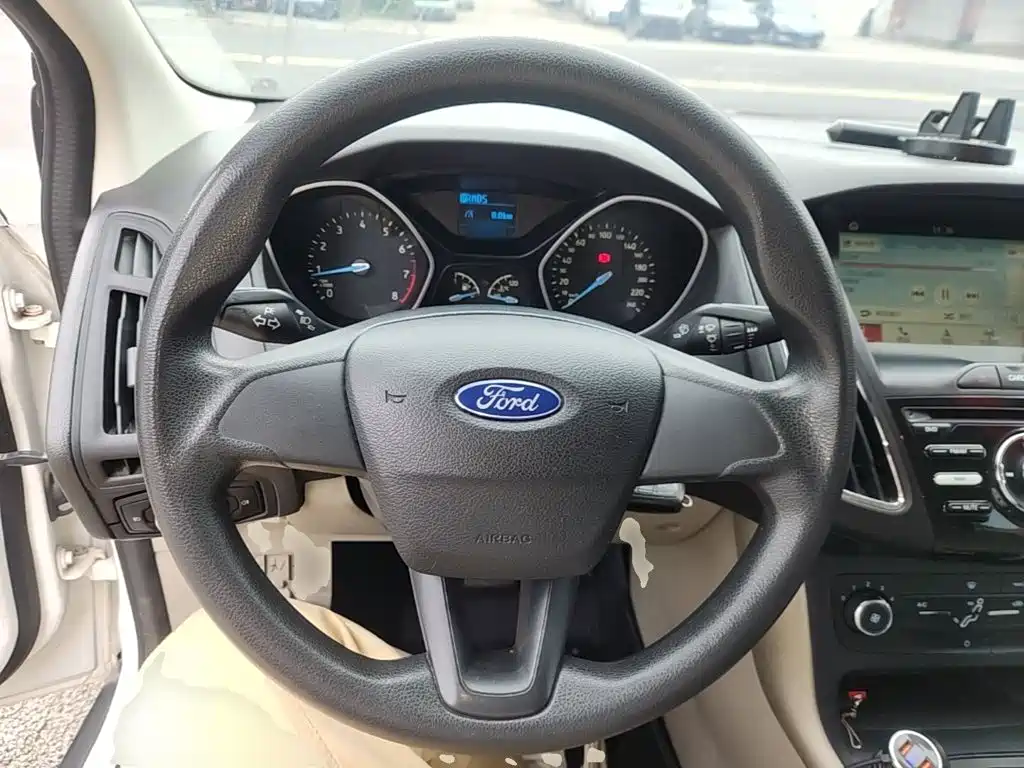Focus 2017 sedan 1.6L automatic comfort smart mobility version купить на сайте DeffCars