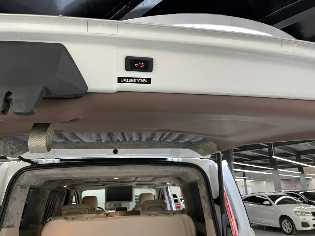 Tourio 2020 2.0T Automatic Elite Edition National VI купить на сайте DeffCars