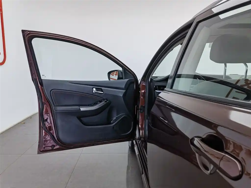 Venucia T70 2018 2.0L CVT Ruixiang Edition купить на сайте DeffCars