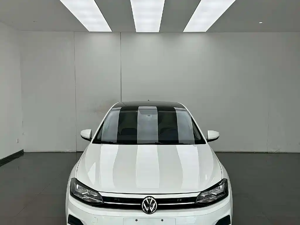 Polo 2023 Plus 1.5L Automatic Colorful Technology Edition купить на сайте DeffCars